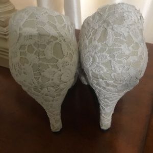 Cream/Beige booties!